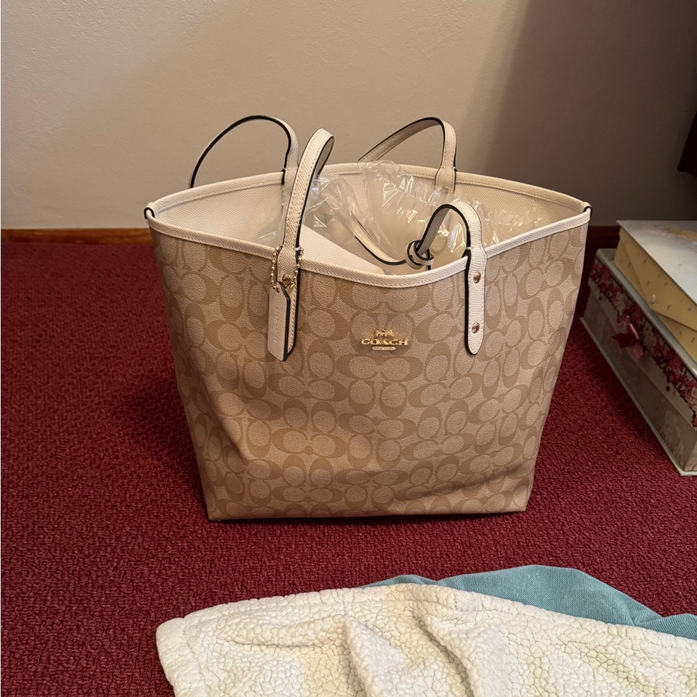 Coach Signature Reversible City tote No L1722-F36658